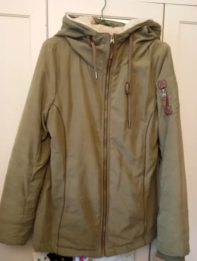 Abrigo tipo parka verde