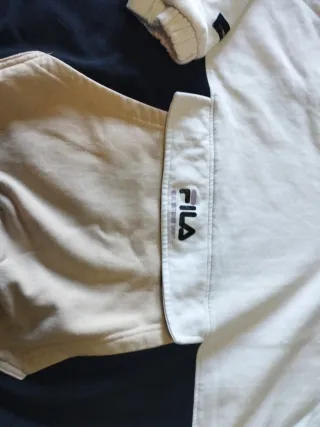 Sudadera crop Fila beige y blanca