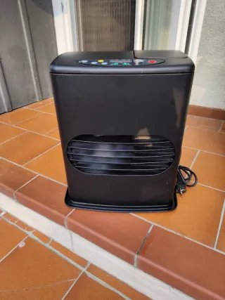 Stufa elettronica a combustibile nera