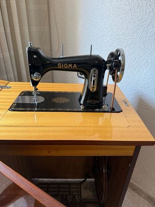 Máquina de coser Sigma antigua
