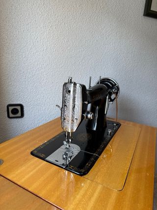 Máquina de coser Sigma antigua