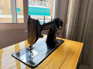 Máquina de coser Sigma antigua