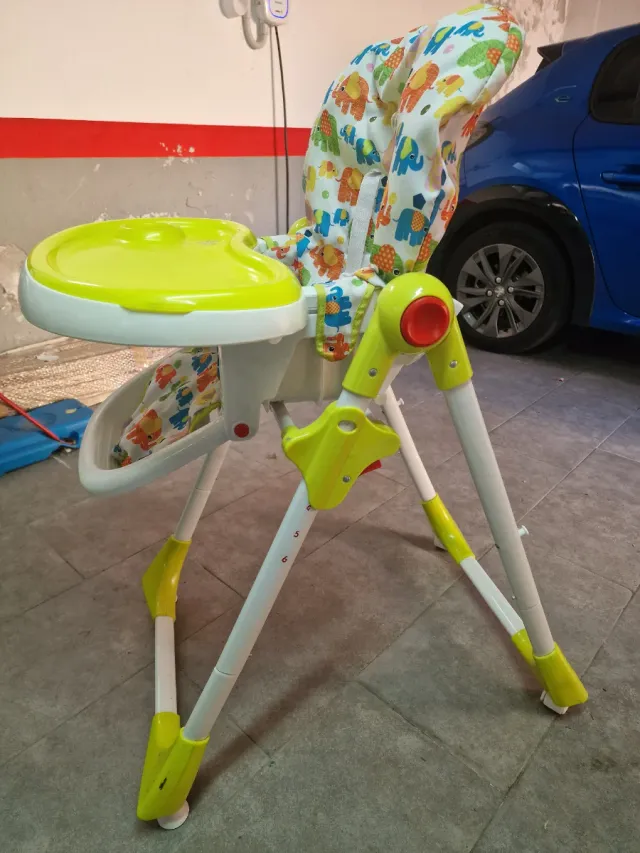 Trona bebé plegable y regulable. Modelo elefante.