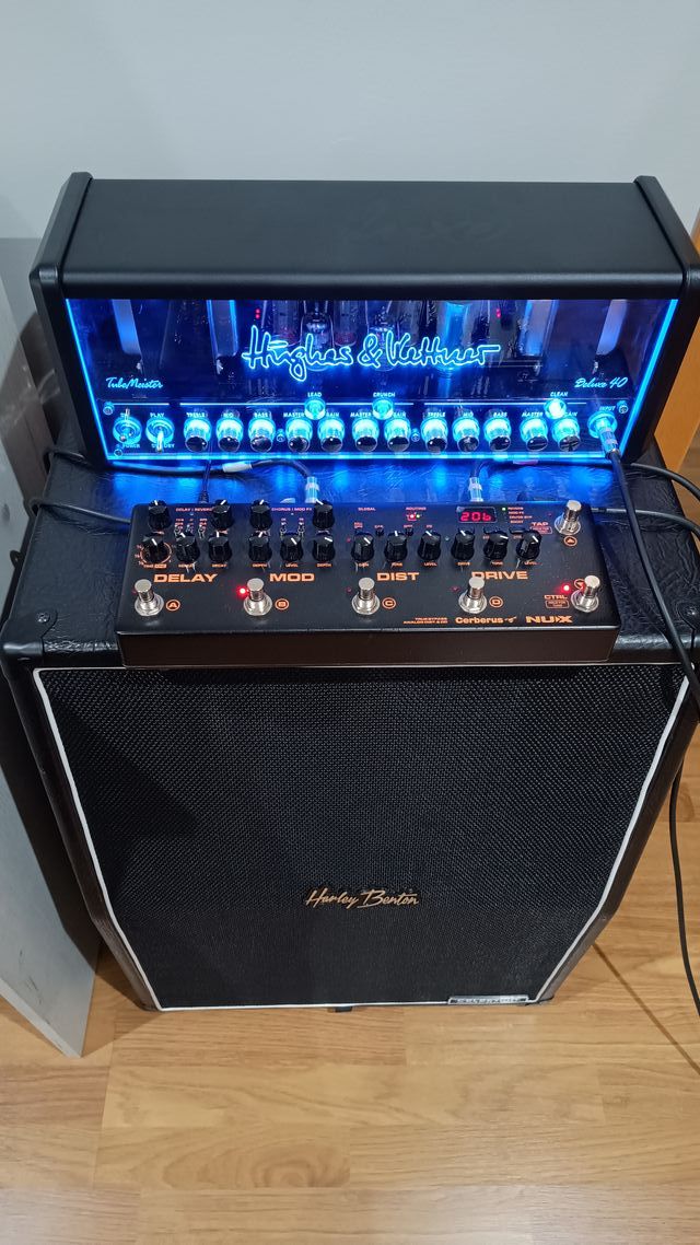 Amplificador Hughes & Kettner TubeMeister Deluxe40