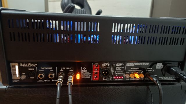 Amplificador Hughes & Kettner TubeMeister Deluxe40