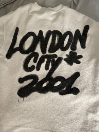 Camiseta Bershka London City 2001 Talla M
