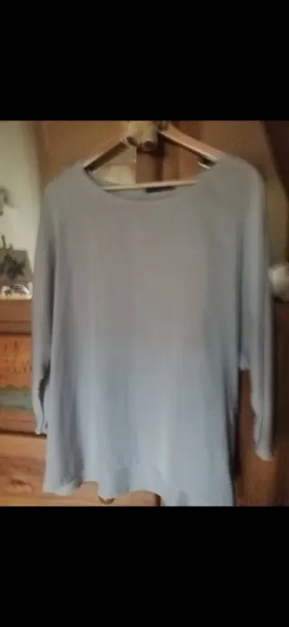 Blusa gris oversize talla M