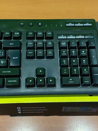 Teclado Corsair K55 RGB PRO - Tecla rota