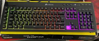 Teclado Corsair K55 RGB PRO - Tecla rota