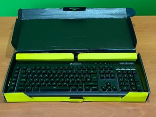 Teclado Corsair K55 RGB PRO - Tecla rota