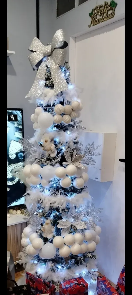 Árbol de Navidad artificial no incluye la decorac