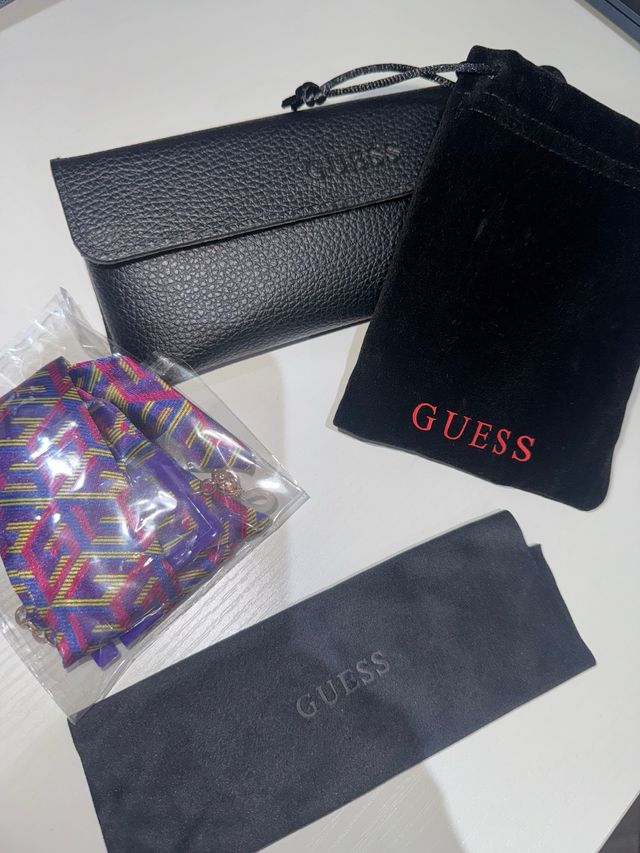 Gafas de sol Guess Violeta