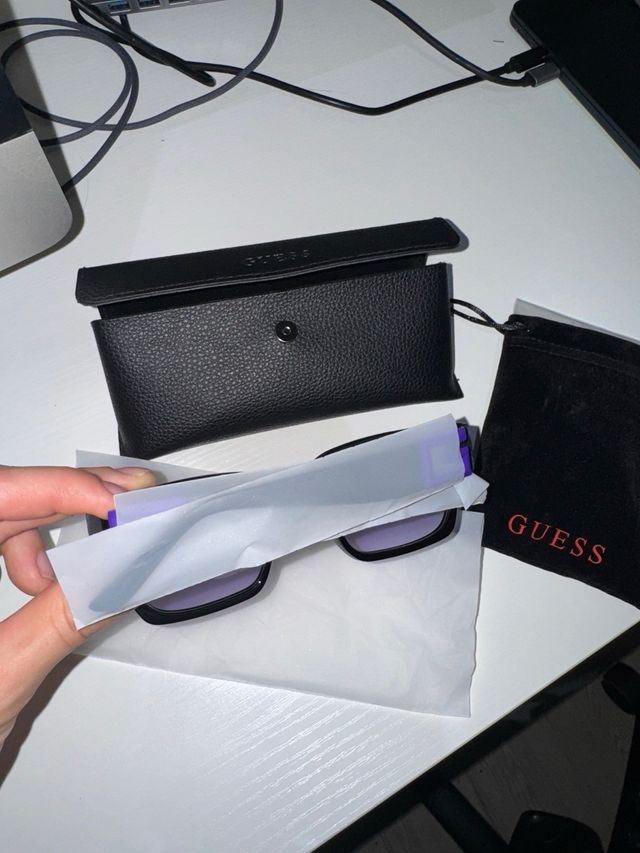 Gafas de sol Guess Violeta