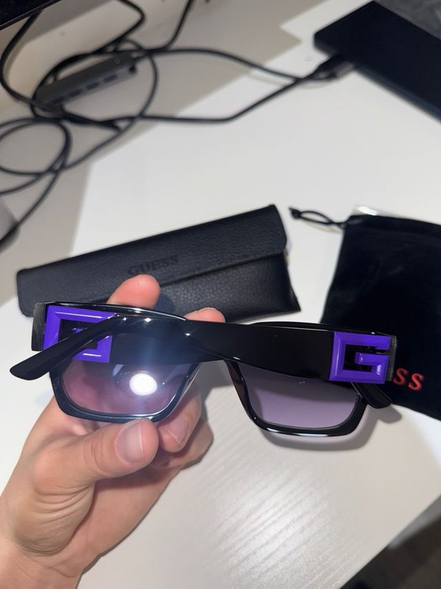 Gafas de sol Guess Violeta