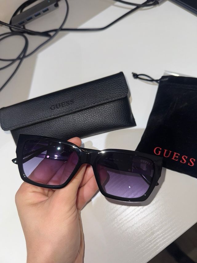 Gafas de sol Guess Violeta