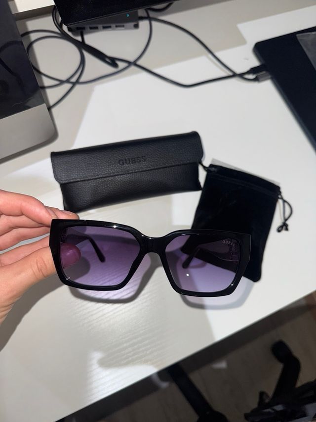 Gafas de sol Guess Violeta
