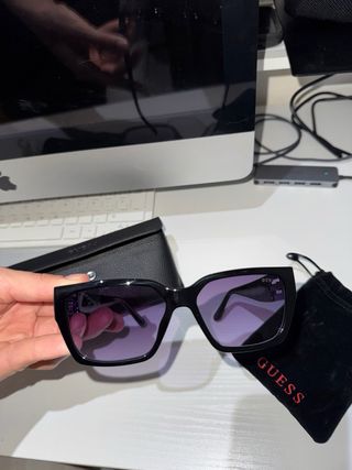 Gafas de sol Guess Violeta