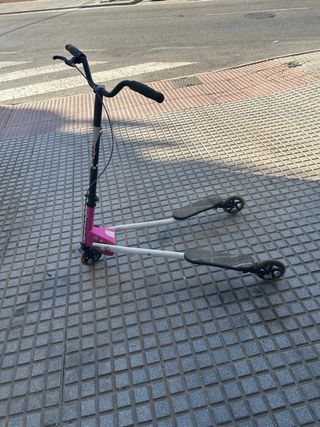 Patinete rosa de 3 ruedas