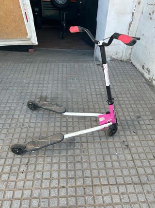 Patinete rosa de 3 ruedas