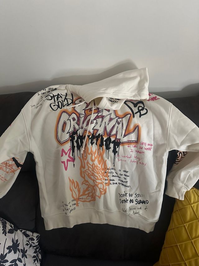 Sudadera Bershka graffiti talla M