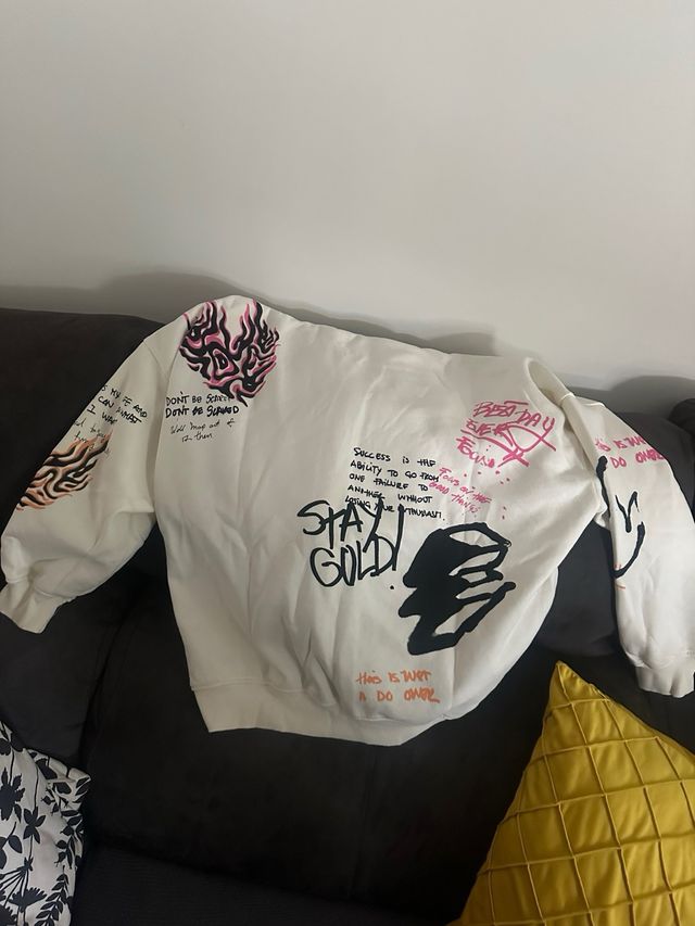 Sudadera Bershka graffiti talla M