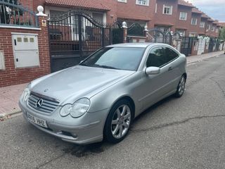 Mercedes-Benz Clase C 2004