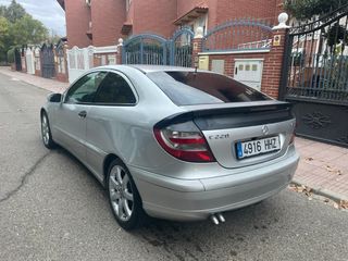 Mercedes-Benz Clase C 2004