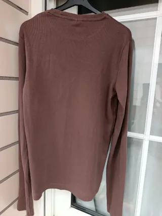 Camiseta Zara manga larga marrón