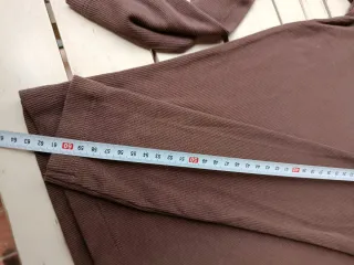 Camiseta Zara manga larga marrón