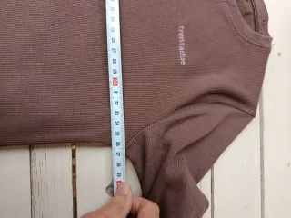 Camiseta Zara manga larga marrón