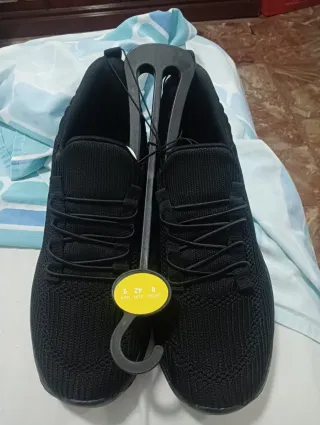 Zapatillas Negras Talla 42 Sin Uso