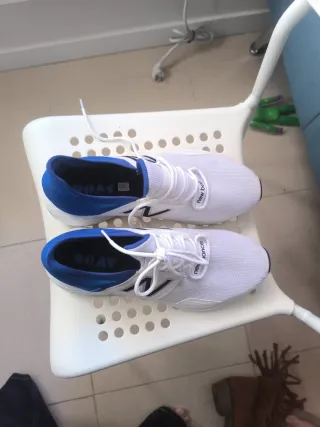 Zapatillas New Balance Blancas y Azules