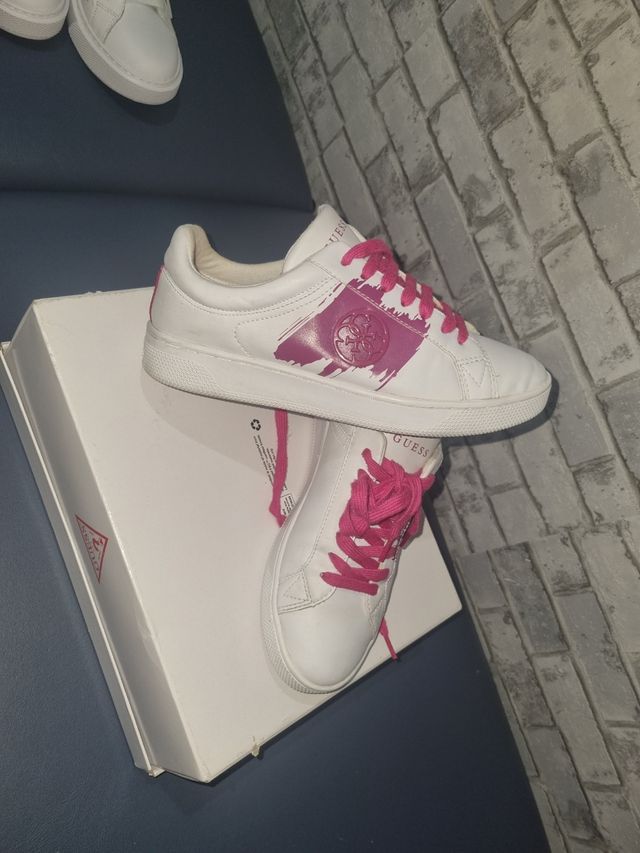 Bambas Guess Blancas y Rosas