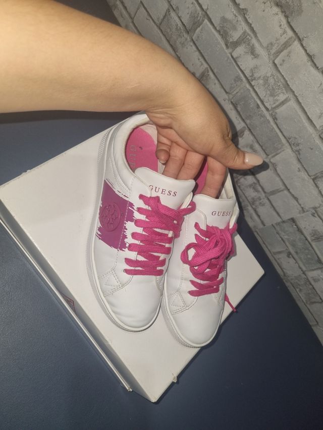 Bambas Guess Blancas y Rosas