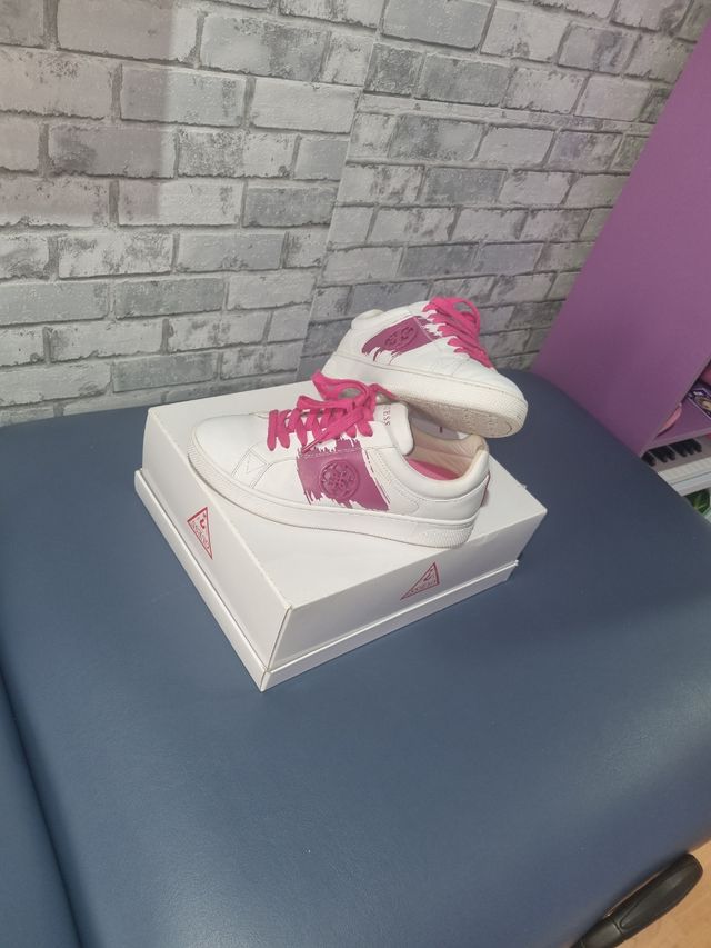 Bambas Guess Blancas y Rosas