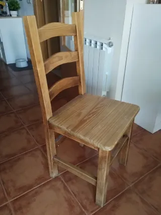 Sillas rústicas de madera