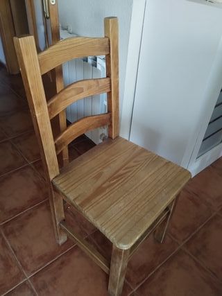 Sillas rústicas de madera