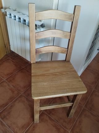 Sillas rústicas de madera