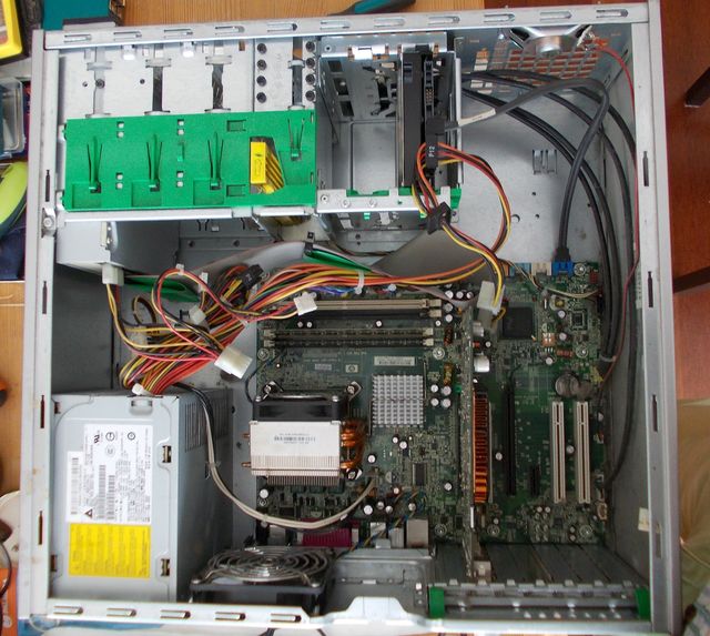 Torre HP xw4400 Workstation 4GB