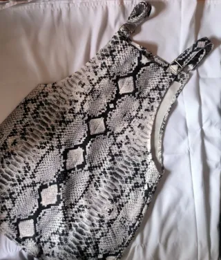 Peto corto estampado serpiente