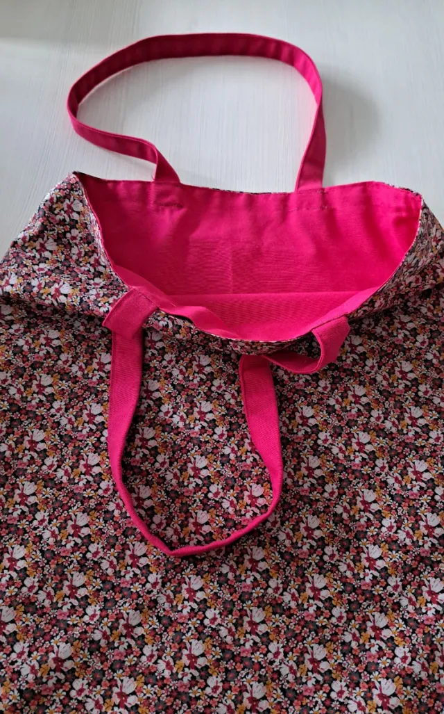 Bolsa de tela con estampado floral