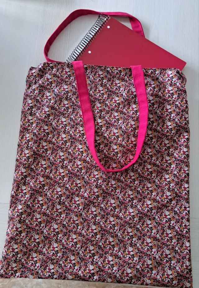 Bolsa de tela con estampado floral