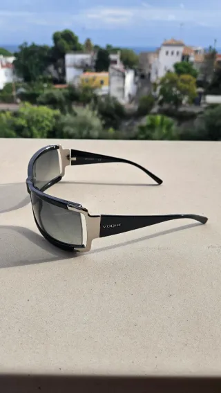 Gafas de sol Vogue mujer negras y plateadas