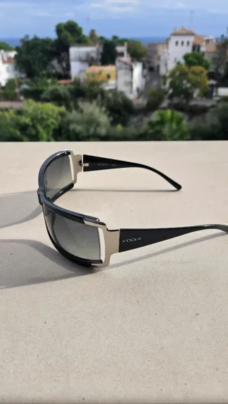 Gafas de sol Vogue mujer negras y plateadas