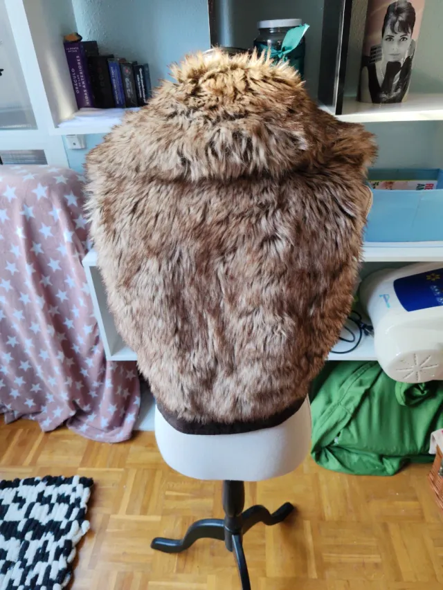 Chaleco pelo sintético talla S
Buena calidad