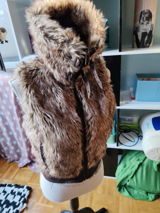 Chaleco pelo sintético talla S
Buena calidad