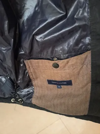 Parka de plumas Tommy Hilfiger Negra.