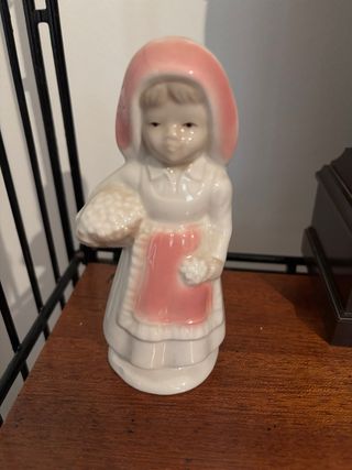 Figura decorativa niña con cesta