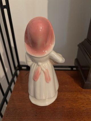 Figura decorativa niña con cesta