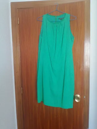 Vestido verde tejido con textura 